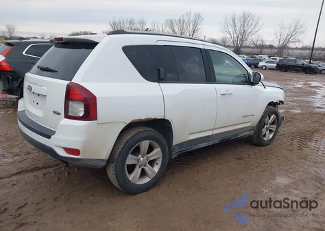 2016 Jeep Compass Latitude z USA, uszkodzony, nr VIN 1C4NJDEB5GD781380